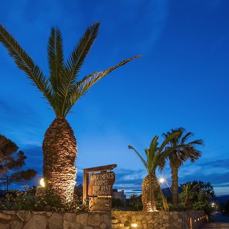 Ta Ambelakia Apartment Monemvasia Bagian luar foto