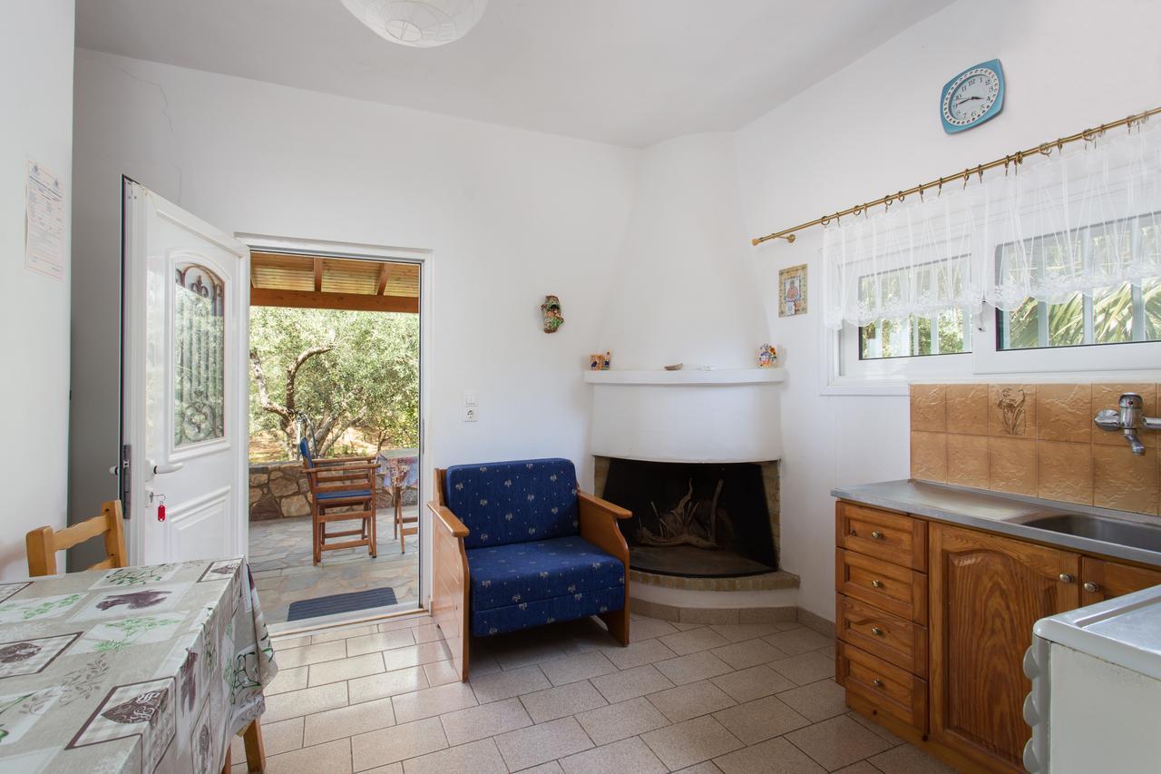 Ta Ambelakia Apartment Monemvasia Bagian luar foto