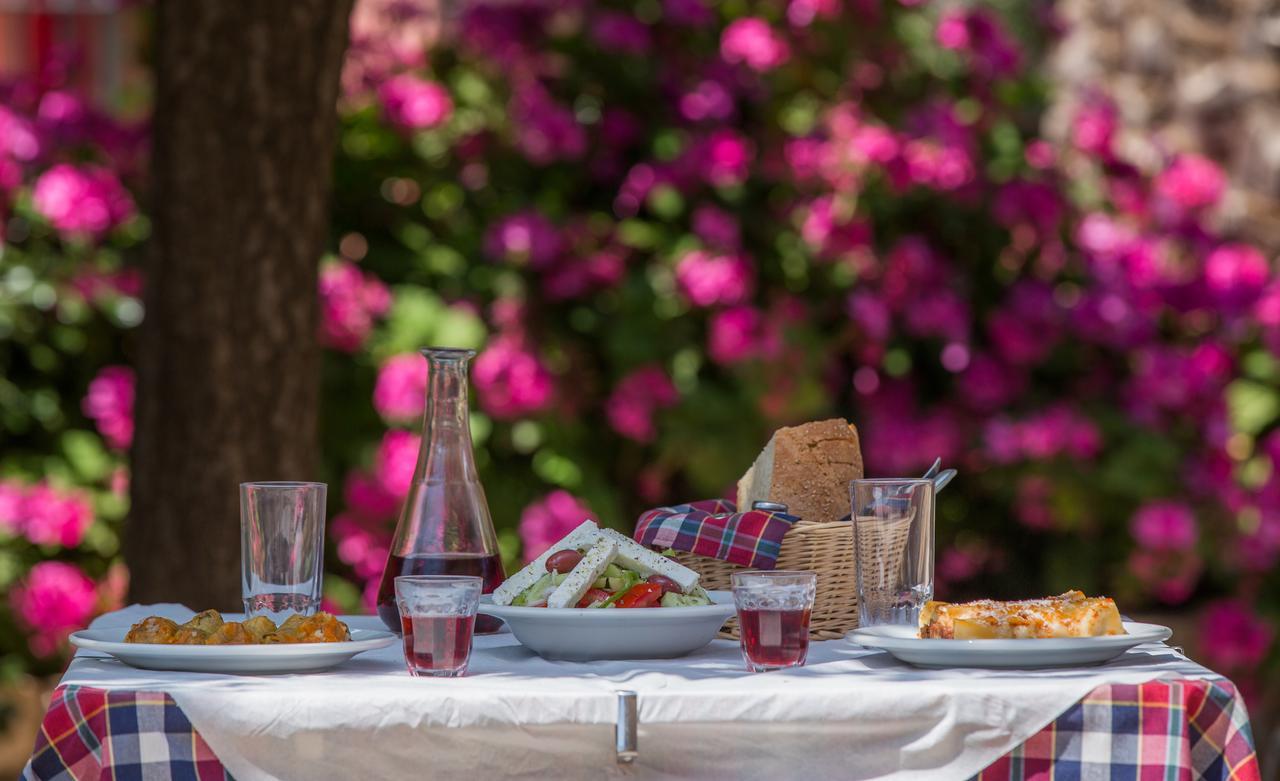 Ta Ambelakia Apartment Monemvasia Bagian luar foto